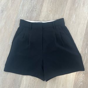 Wilfred effortless shorts (5 inch) size 6. Like new condition